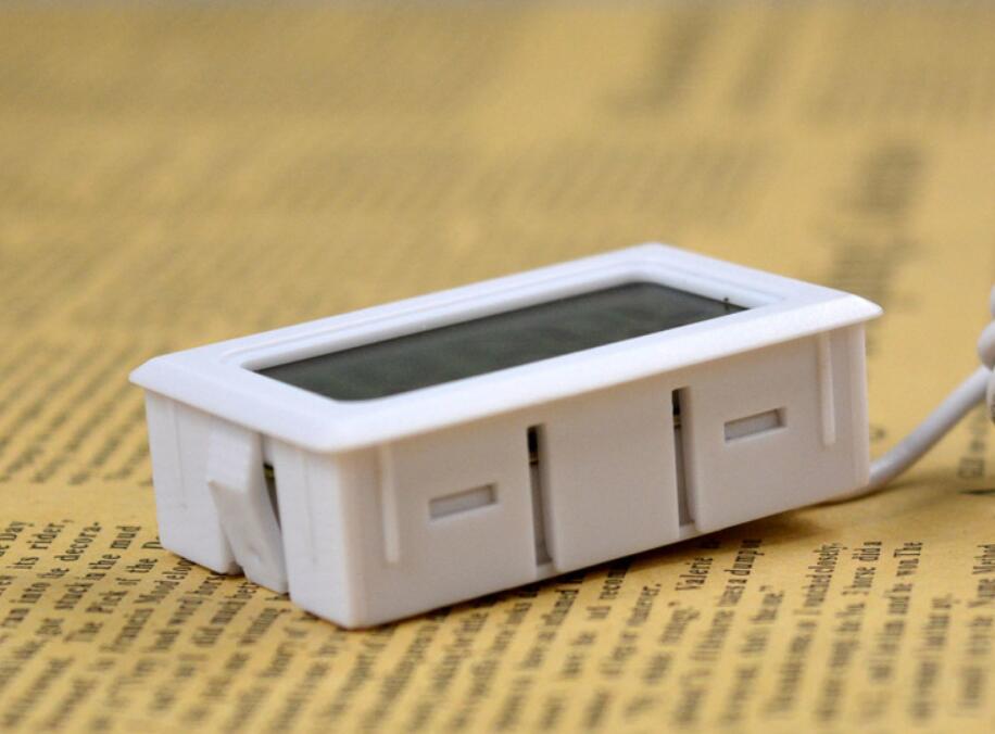 Digital Aquarium Thermometer – Fish Tank Water Temperature Gauge